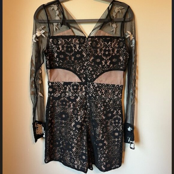 Design Lab Lord & Taylor Black Lace Long Sleeve Romper Dress Women's Size M - Picture 2 of 6